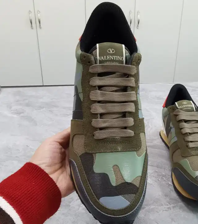 hype Valentino Sneakers