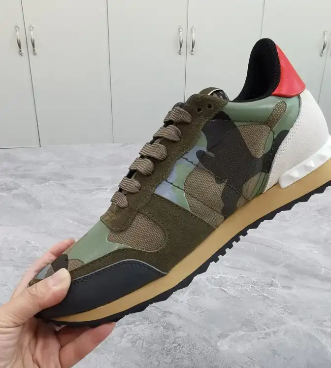 hype Valentino Sneakers