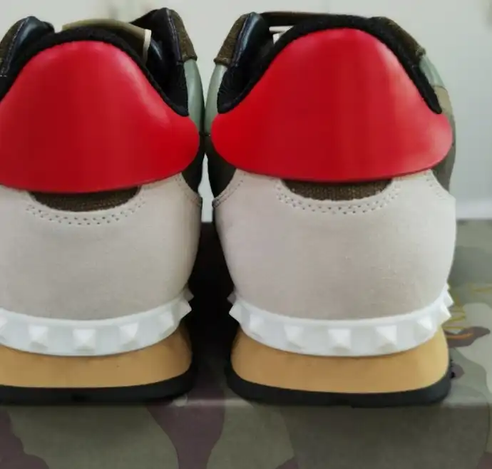 hype Valentino Sneakers