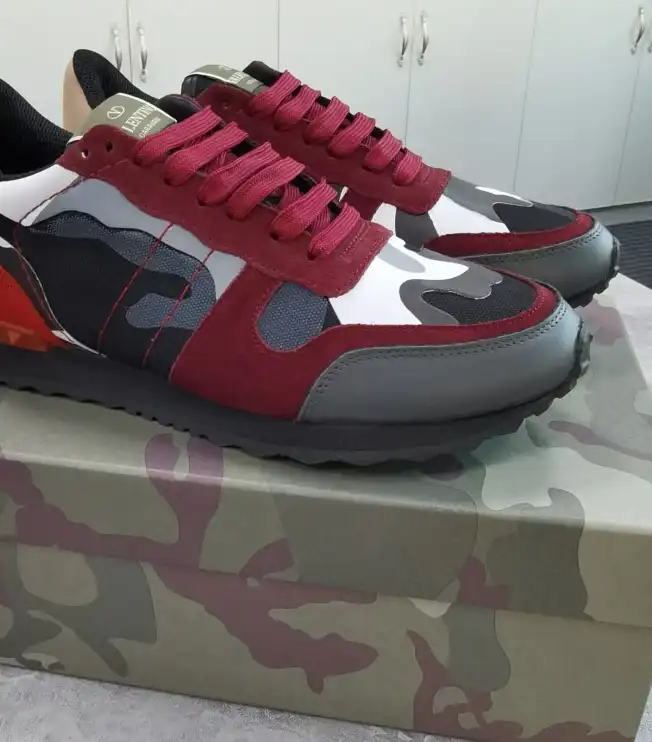 hype Valentino Sneakers