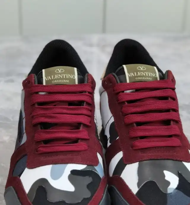 hype Valentino Sneakers