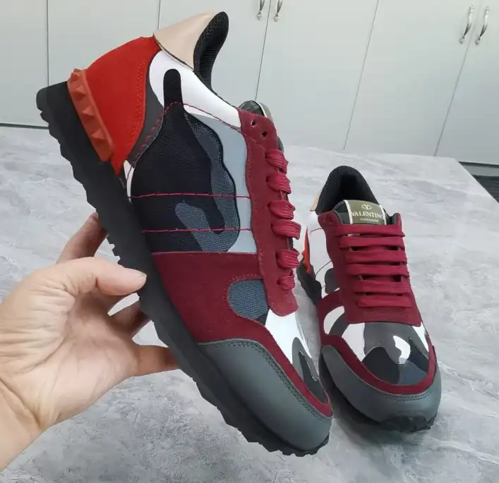 hype Valentino Sneakers