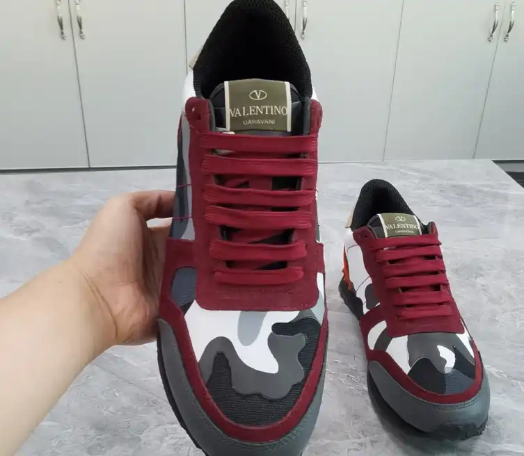 hype Valentino Sneakers