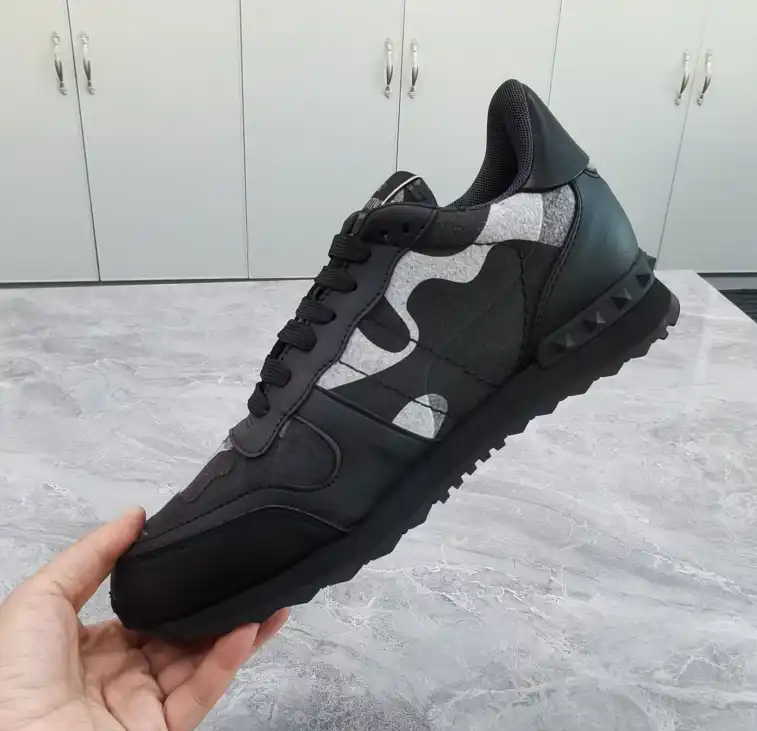 hype Valentino Sneakers