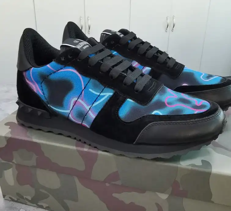 hype Valentino Sneakers