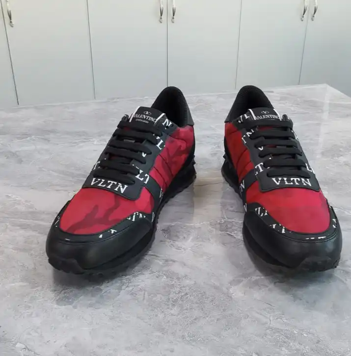 hype Valentino Sneakers