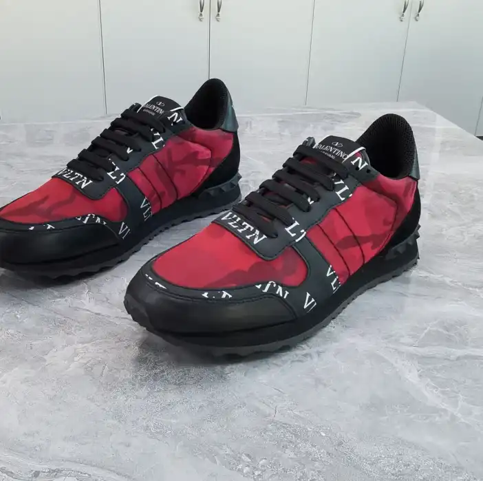 hype Valentino Sneakers