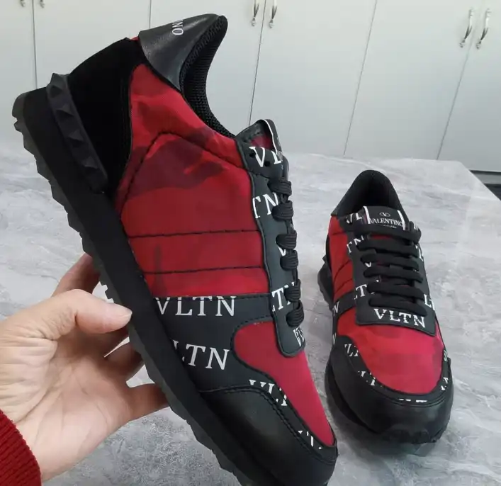 hype Valentino Sneakers