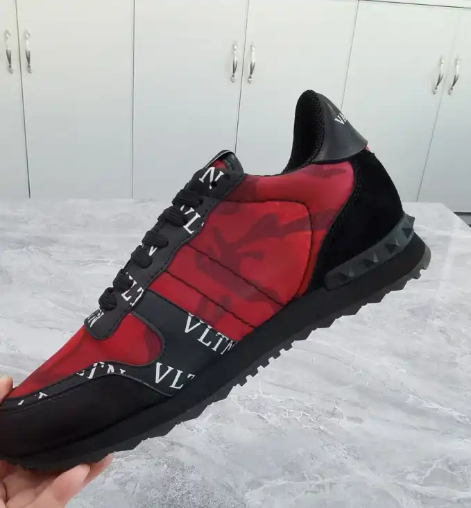 hype Valentino Sneakers