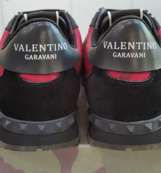 hype Valentino Sneakers