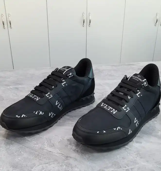 hype Valentino Sneakers