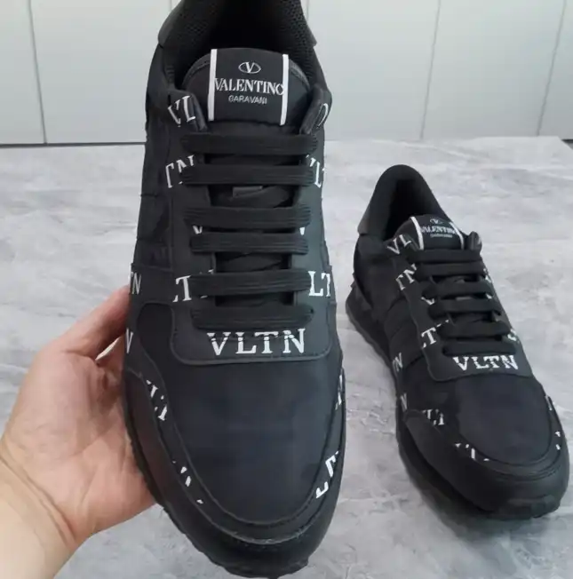 hype Valentino Sneakers