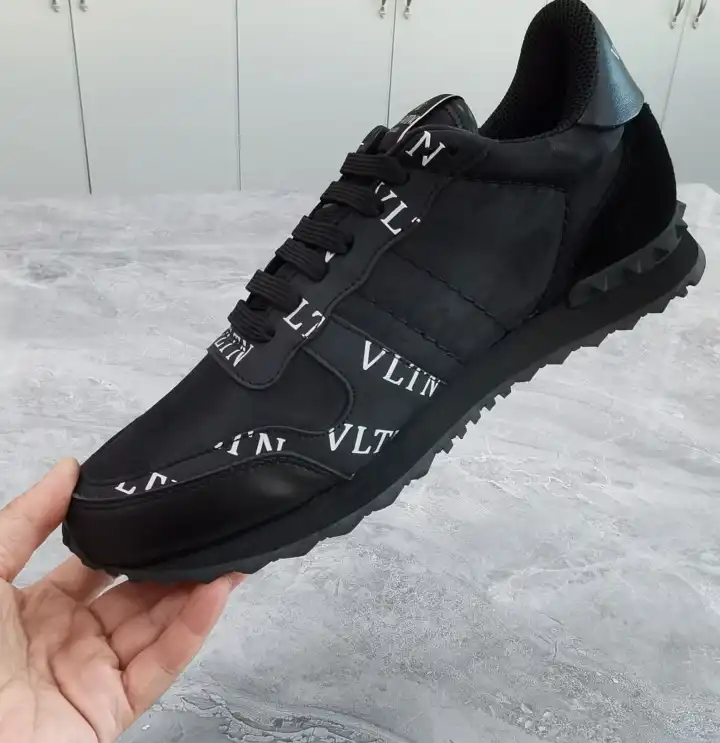 hype Valentino Sneakers