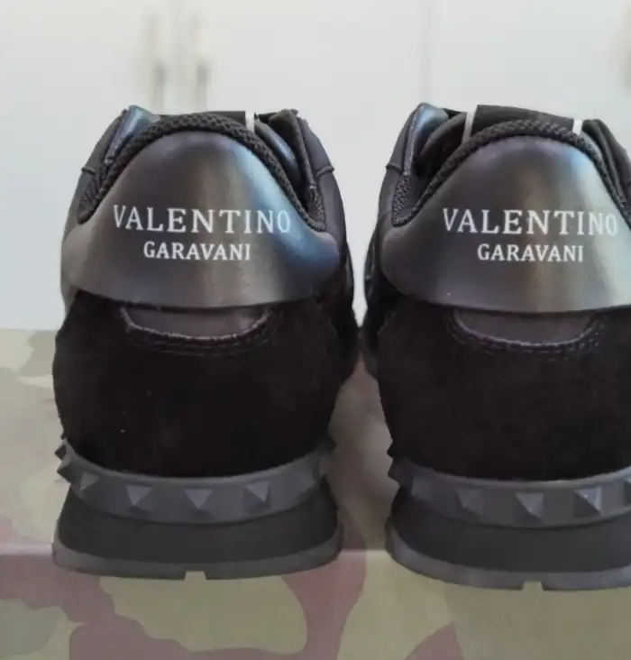 hype Valentino Sneakers