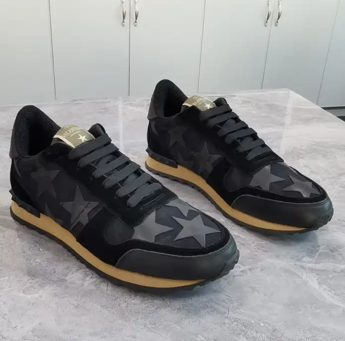 hype Valentino Sneakers