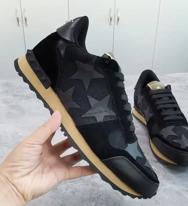 hype Valentino Sneakers