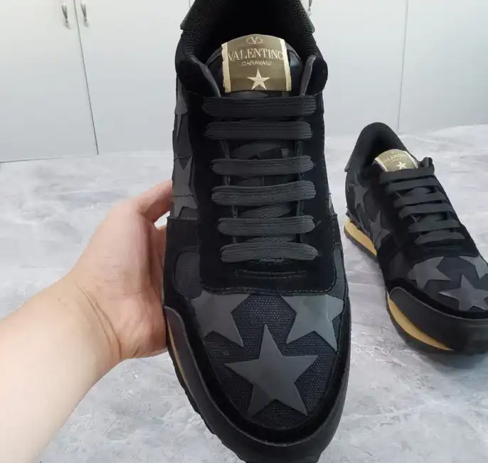 hype Valentino Sneakers