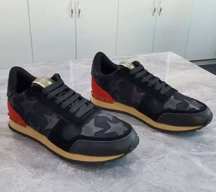 hype Valentino Sneakers