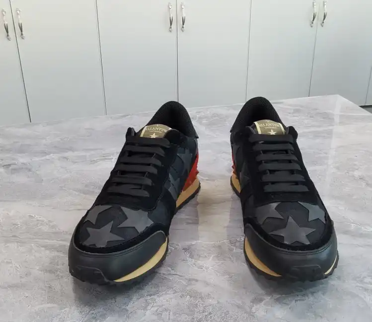 hype Valentino Sneakers