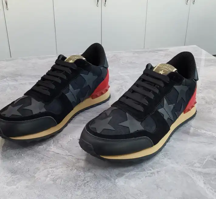 hype Valentino Sneakers