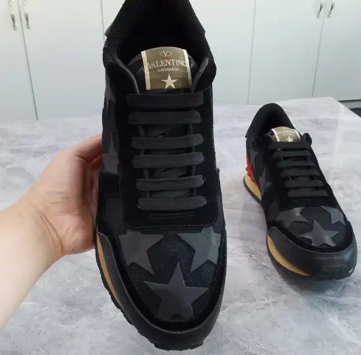 hype Valentino Sneakers