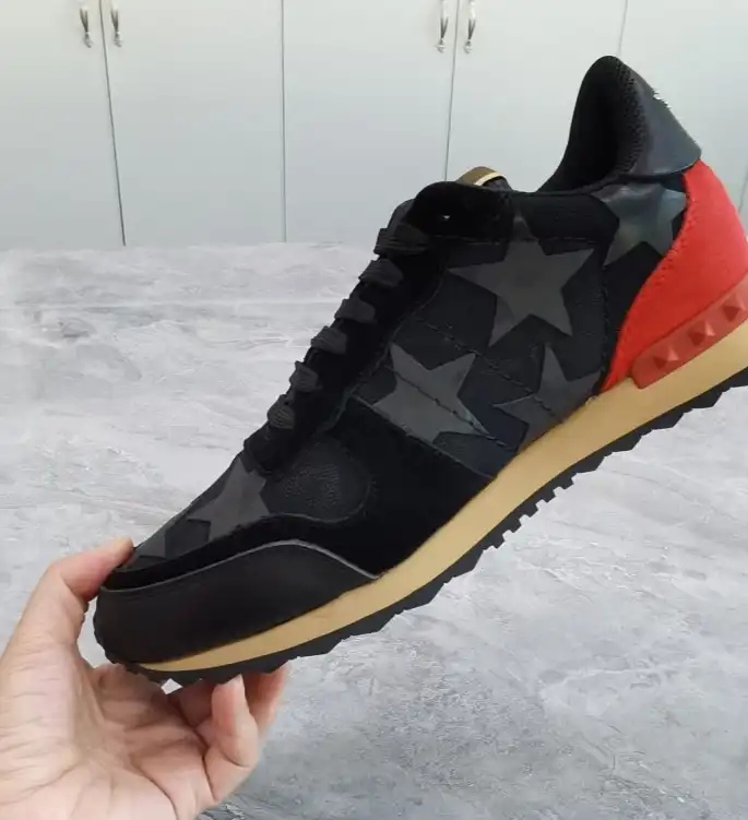 hype Valentino Sneakers