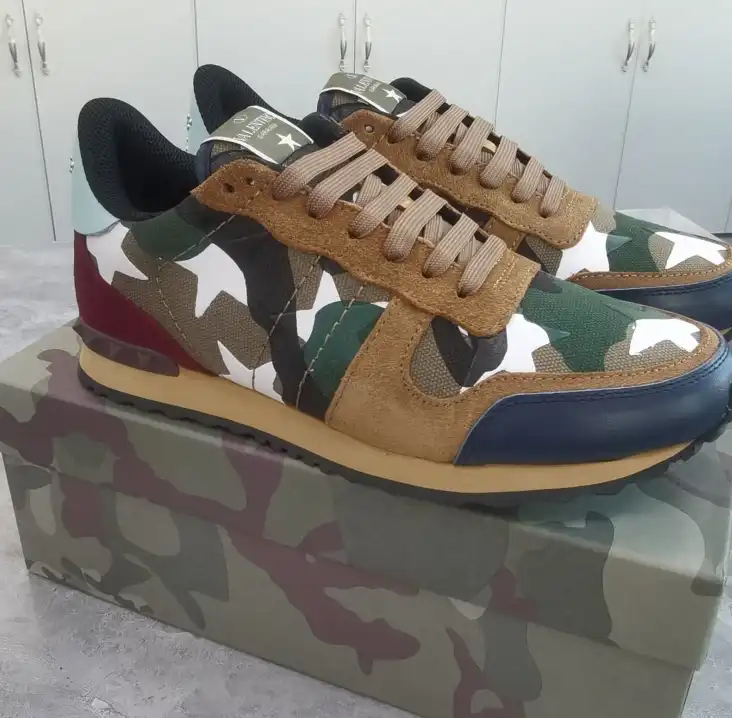 hype Valentino Sneakers