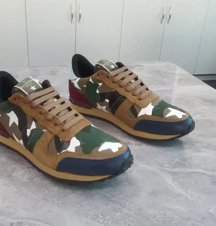 hype Valentino Sneakers