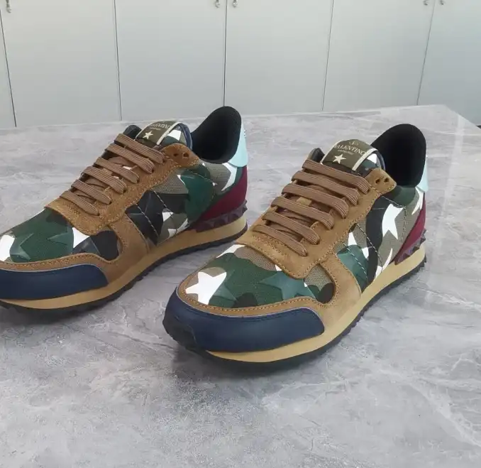 hype Valentino Sneakers