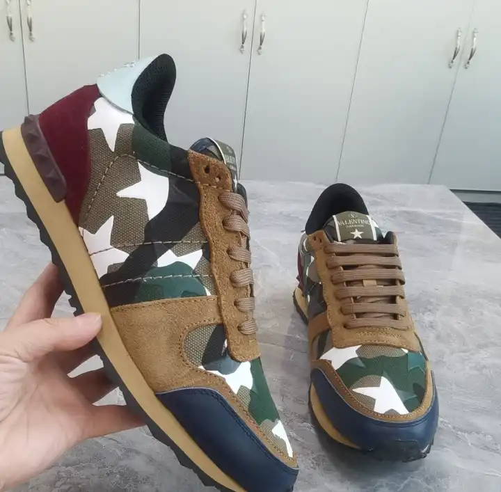 hype Valentino Sneakers