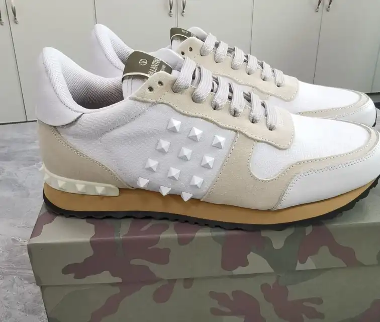 hype Valentino Sneakers