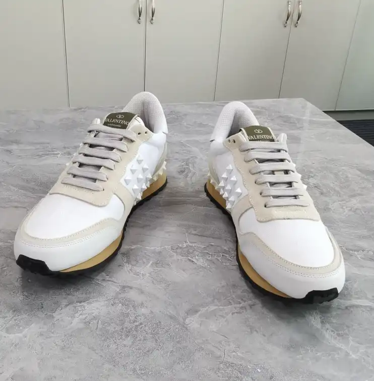 hype Valentino Sneakers