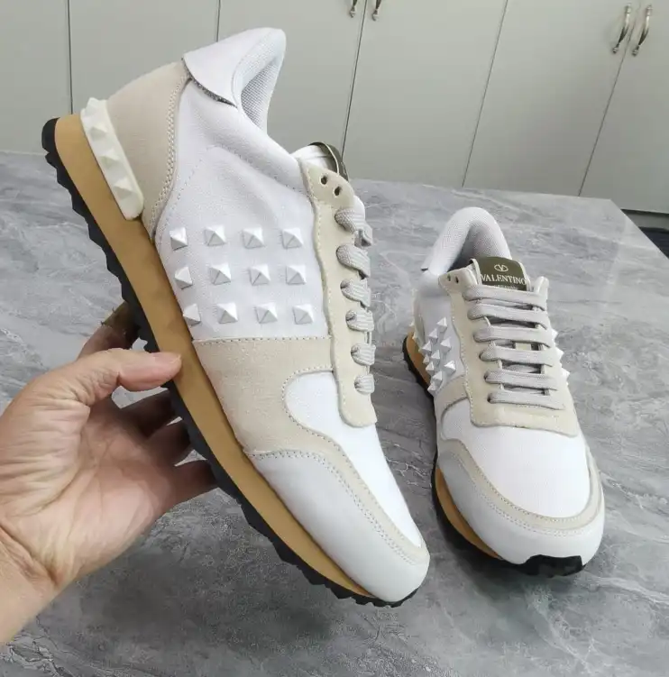 hype Valentino Sneakers