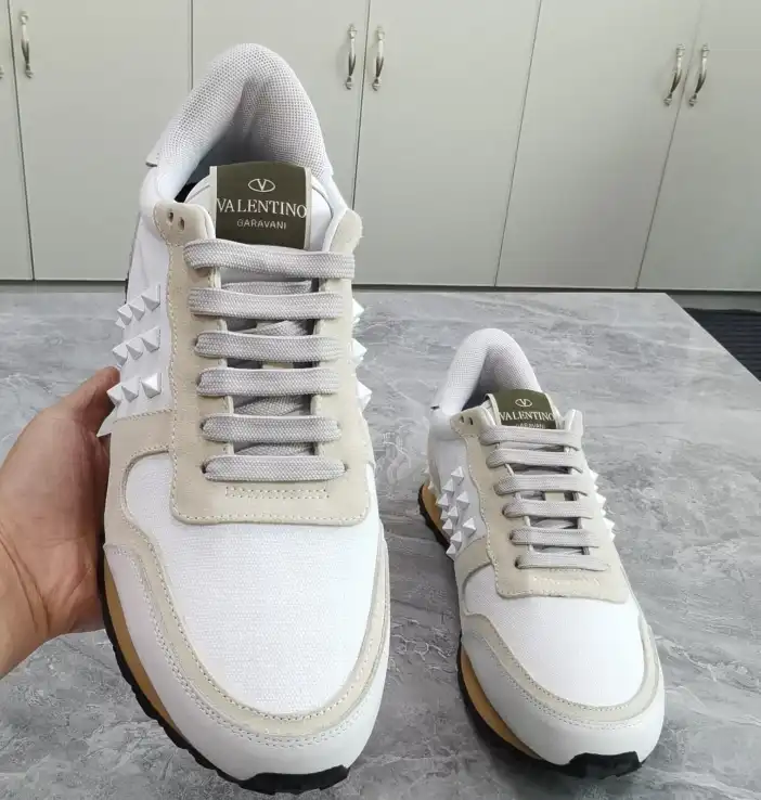 hype Valentino Sneakers