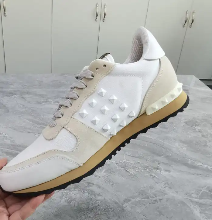 hype Valentino Sneakers