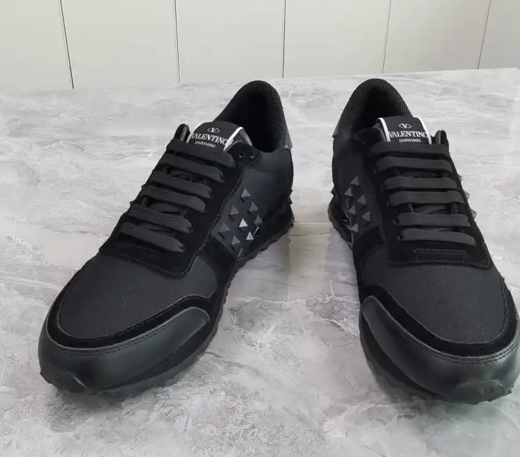 hype Valentino Sneakers