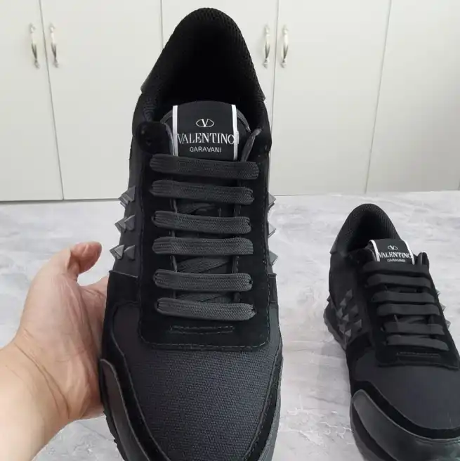 hype Valentino Sneakers