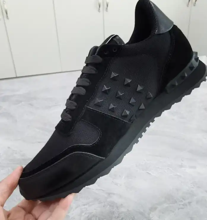 hype Valentino Sneakers