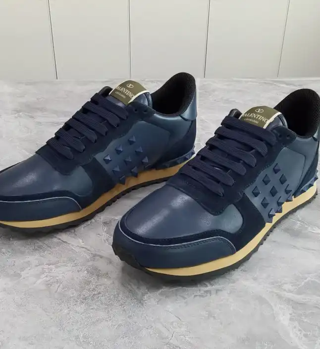 hype Valentino Sneakers