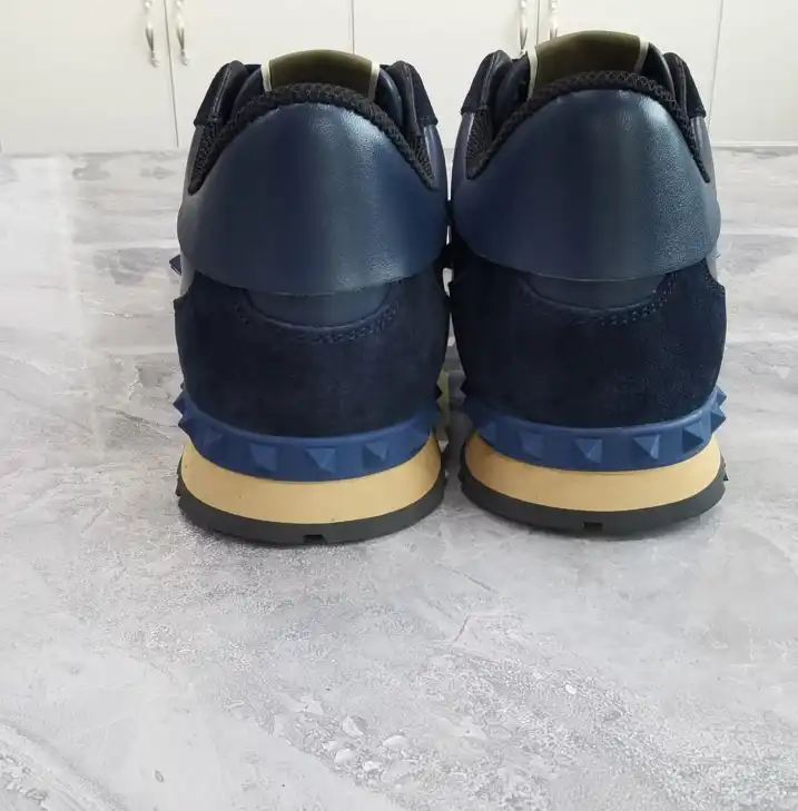 hype Valentino Sneakers