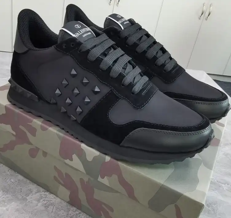 hype Valentino Sneakers