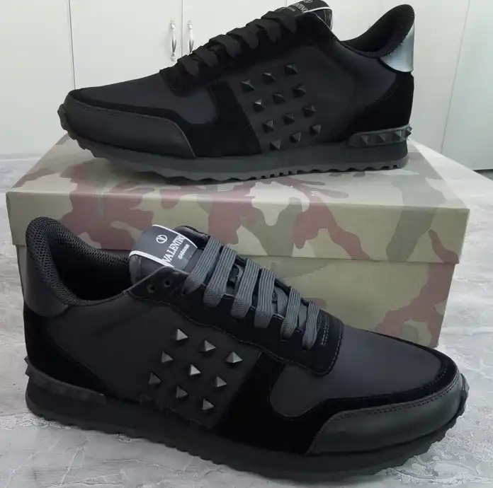 hype Valentino Sneakers