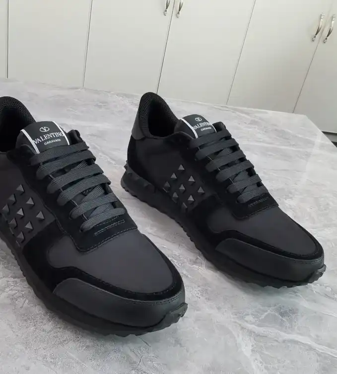 hype Valentino Sneakers