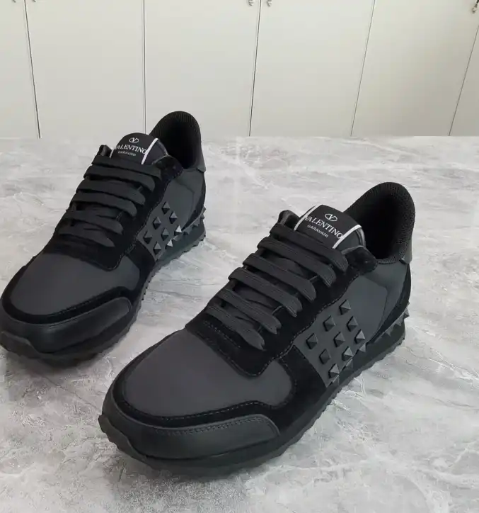 hype Valentino Sneakers