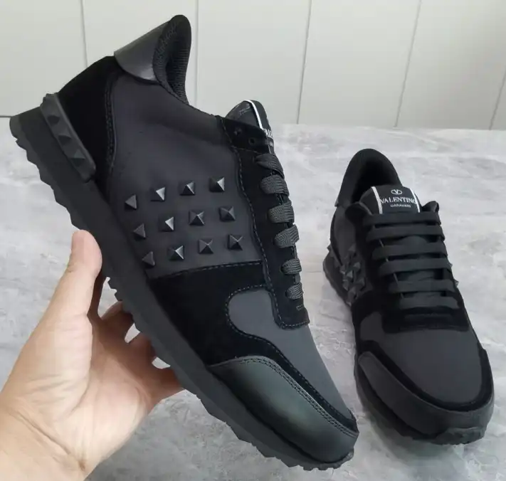 hype Valentino Sneakers