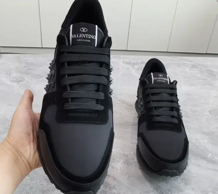 hype Valentino Sneakers