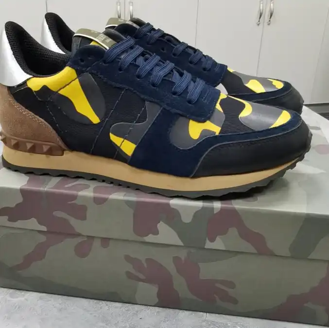 hype Valentino Sneakers