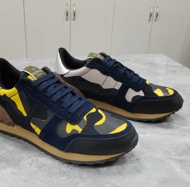 hype Valentino Sneakers