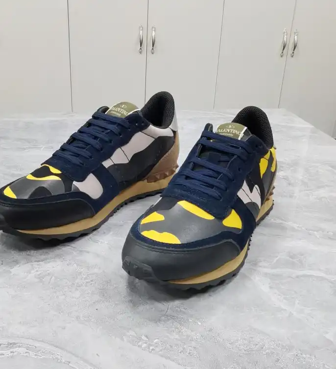 hype Valentino Sneakers