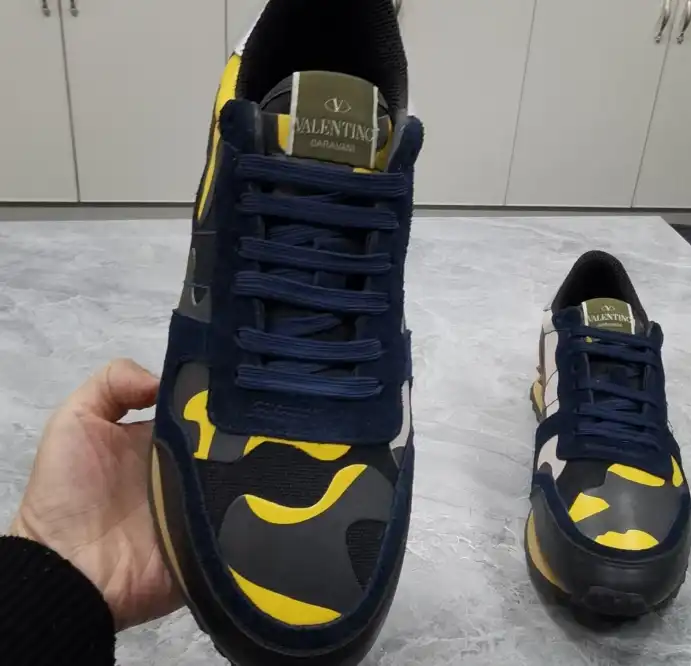 hype Valentino Sneakers